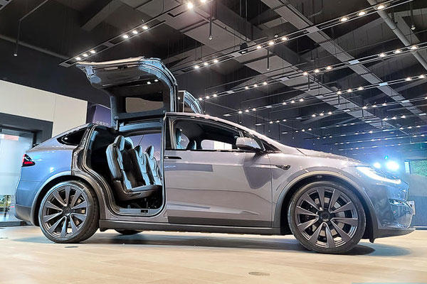 [問卦] Model X全球等嘸車！馬斯克：白癡決定