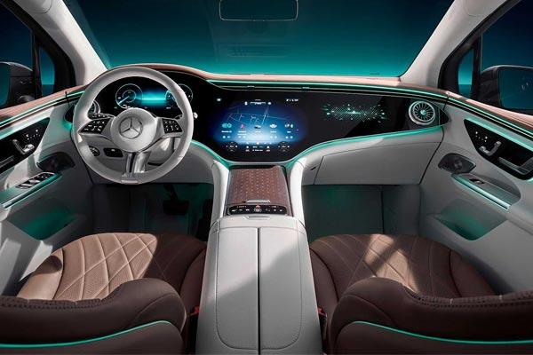 十月中全球發表，賓士 EQE SUV 豪華純電休旅內裝風格搶先公開
