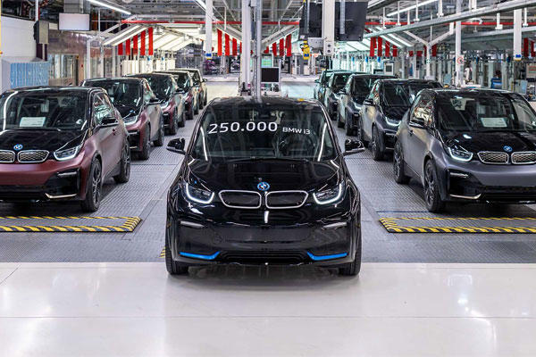 BMW 首款純電車的最終章，僅 10 輛的 i3 特仕車型已從德國工廠下線