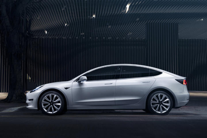 [情報] 特斯拉 EAP 增強包開賣！售價 11.1 萬元