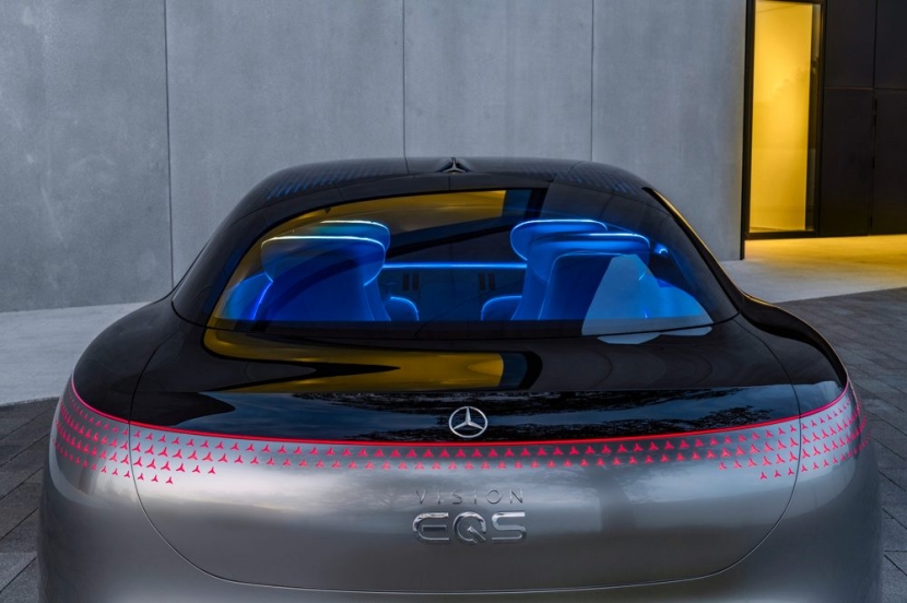 M.Benz Vision EQS：賓士 S 級電動豪華房車 能跑 700 公里