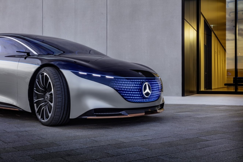 M.Benz Vision EQS：賓士 S 級電動豪華房車 能跑 700 公里