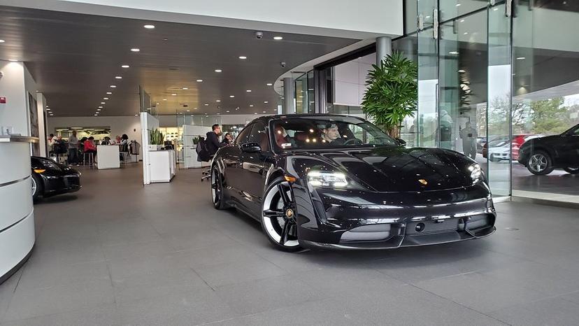 保時捷-2020-年式-Taycan-獲得軟體更新：加速提升、蘋果-CarPlay，但要回原廠才能升級-2