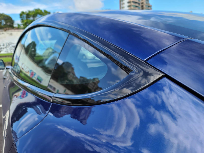 Model-3-鍍鉻窗框黑化的省錢方案：車窗裝飾條配件-自己動手貼使用心得-16