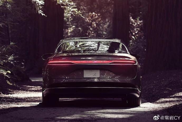 Lucid-Air-再讓車迷開眼界：整個屁股掀起來的後備行李廂-1