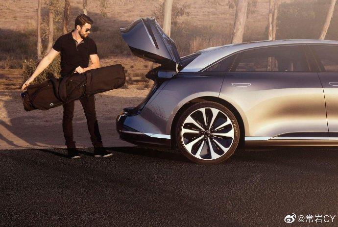 Lucid-Air-再讓車迷開眼界：整個屁股掀起來的後備行李廂-3