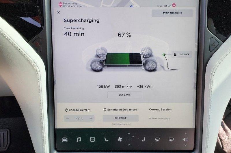 超充「中暑」充電慢？特斯拉車主用這招幫充電槍降溫，充電速度立刻回升！-2