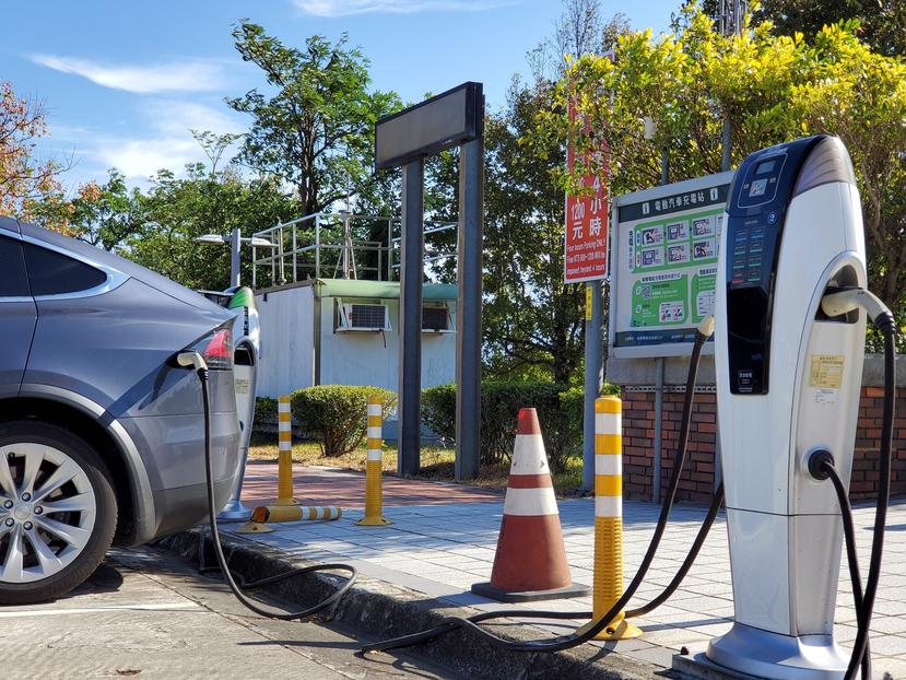高速公路休息站增設電動車快速充電站！湖口、東山、清水等四服務區被點名，明年一月開標-1
