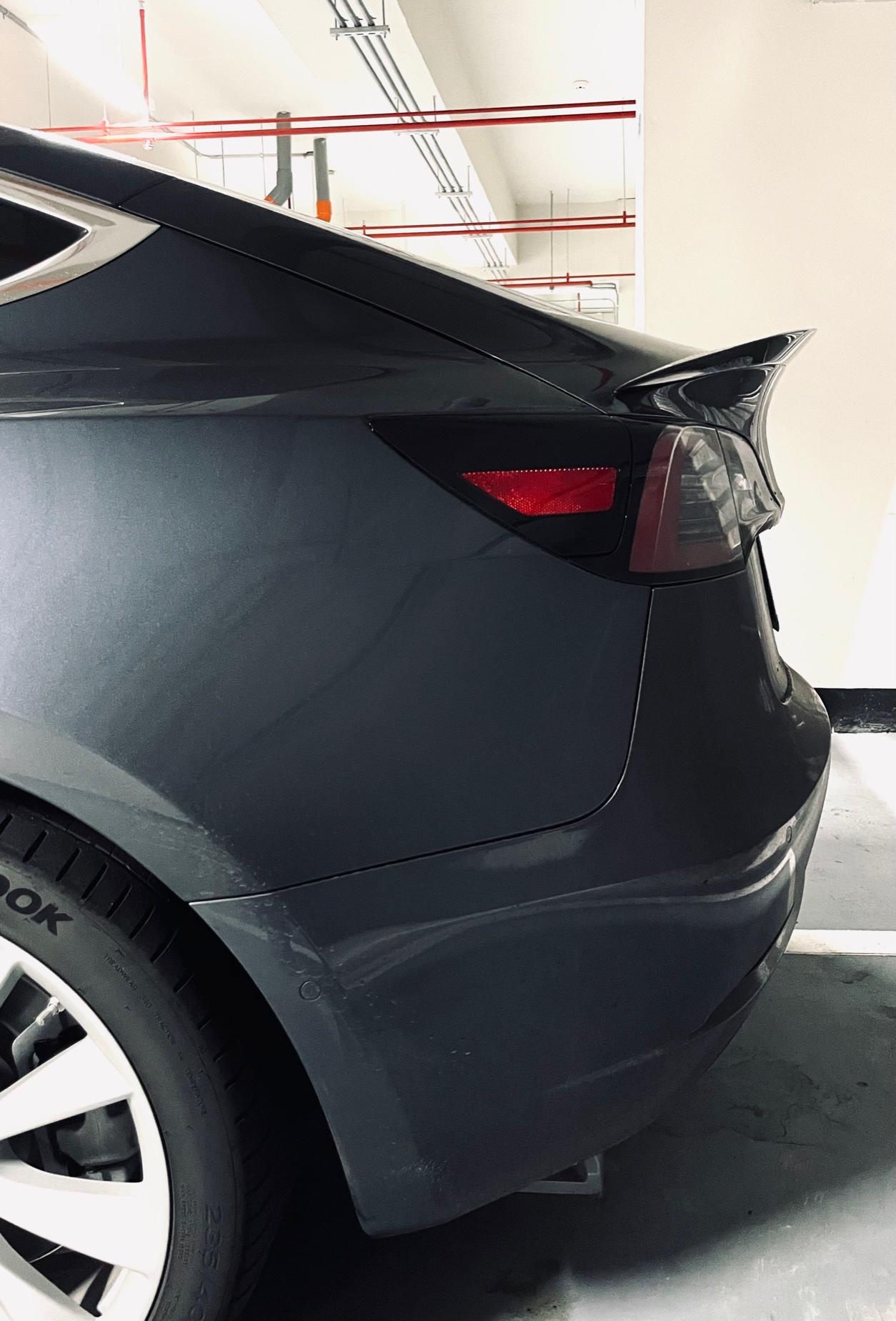 [改裝] Tesla Model 3 真空石墨碳纖尾翼安裝::DDCAR 電動車