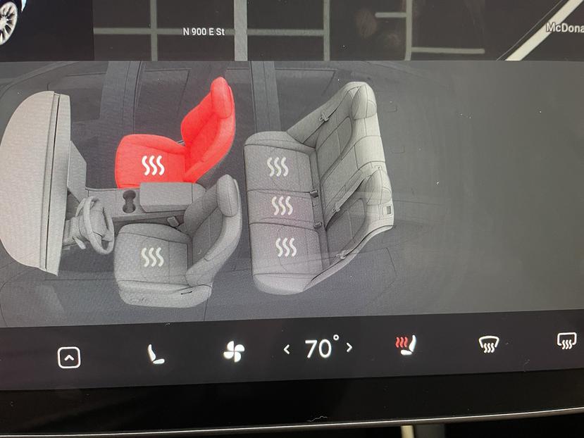 特斯拉 Tesla Model Y 第三排座椅其實也有加熱功能?但官網沒說
