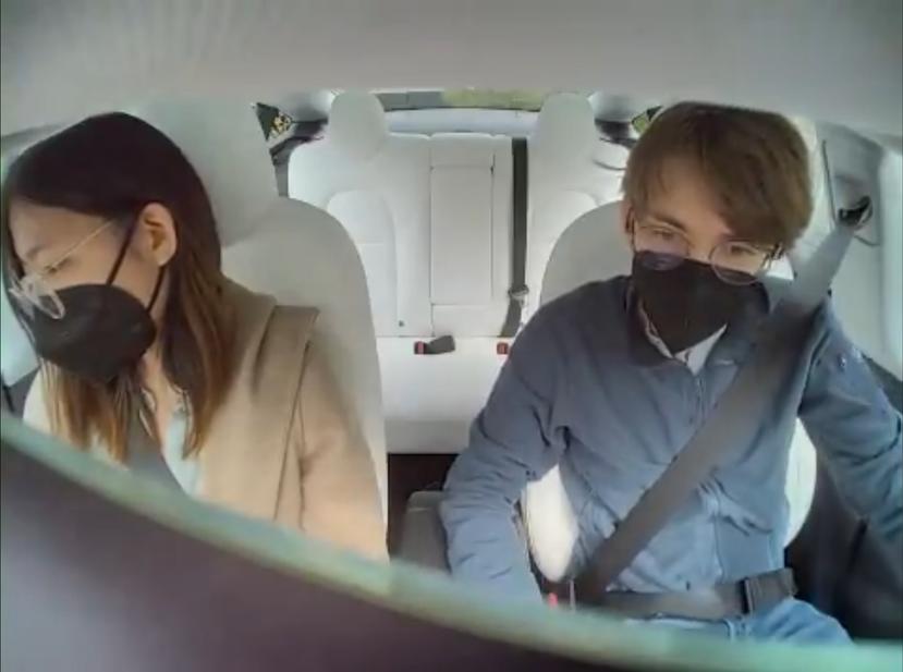 Tesla-車內鏡頭都在監控些什麼？車內這套-NN-神經網路系統都知道駕駛在做什麼！-1