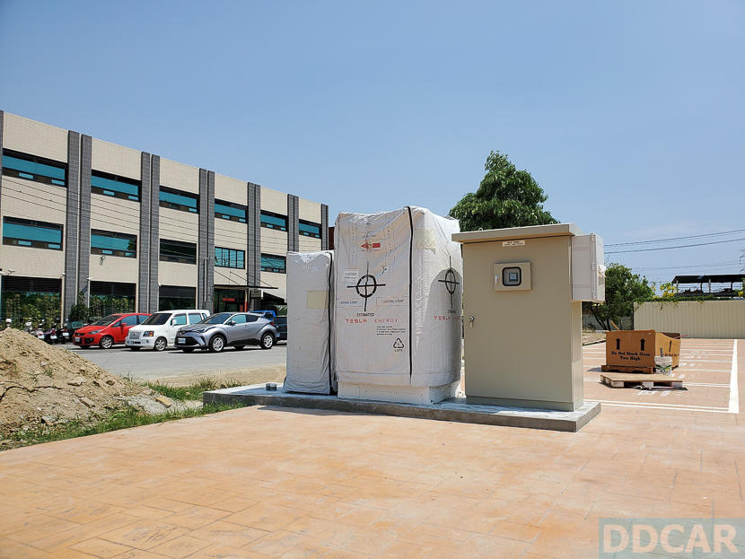 特斯拉6 7 啟用高雄路竹超級充電站 二支v2 三支v3 充電樁 24 小時服務 Ddcar 電動車