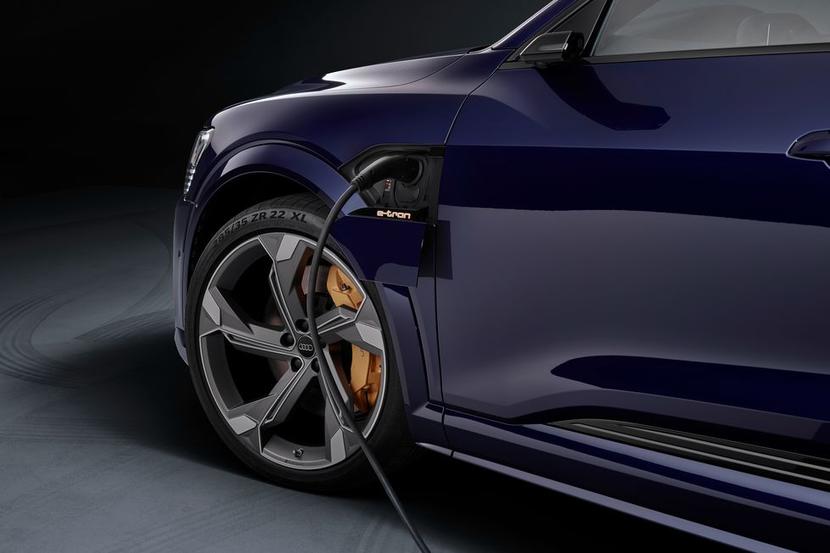 台灣也將引進，Audi-全球首發三馬達電動車-e-tron-S-車系海外售價公開-2