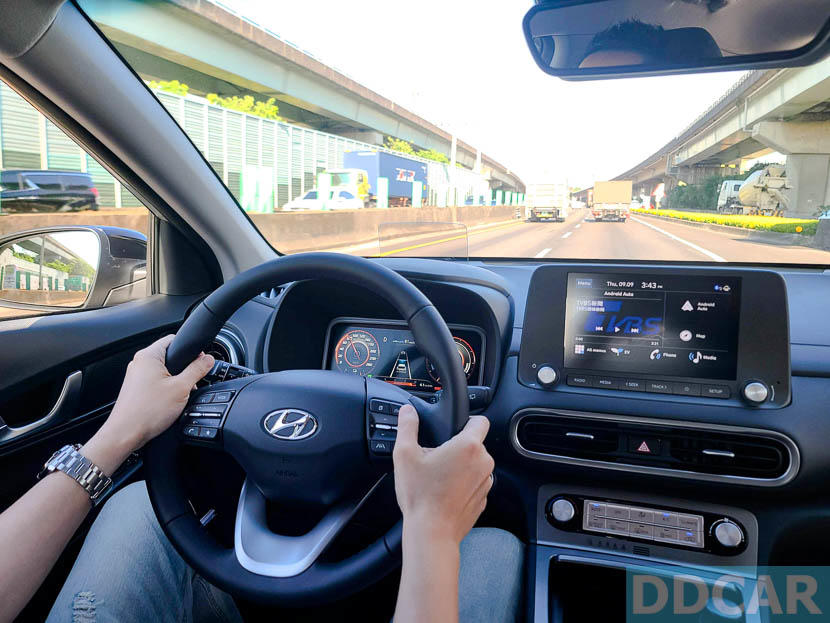 Hyundai-Kona-EV-純電休旅試駕：寧靜迅猛的動力展現，高效讓人更驚艷！-36