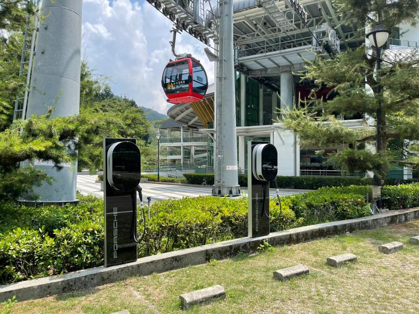 台灣保時捷積極拓建全台充電網路，目前已設置-8-座高速充電站、29-處目的地充電站-7