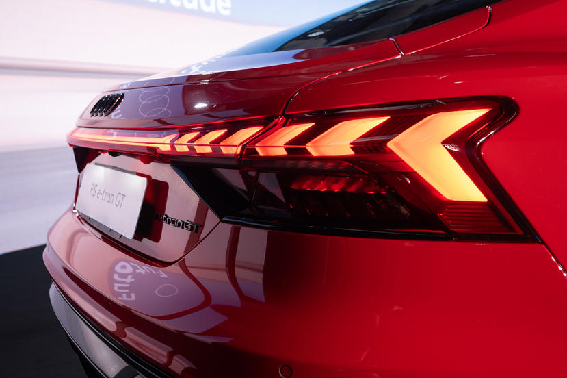 Audi-e-tron-GT-登台上市：一部讓你看了「哇」想當奧迪人的夢幻級轎跑-17