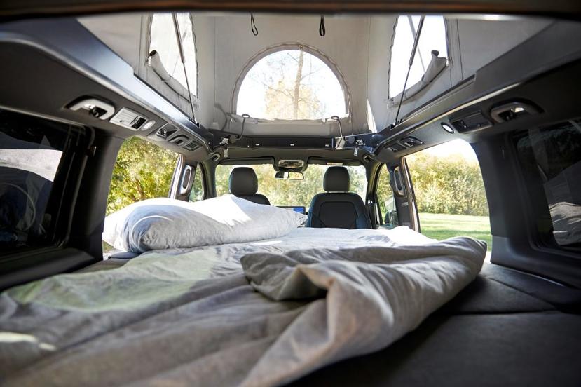 賓士-EQV-純電-MPV-要出露營車版本：一個廚房二張床，還有太陽能儲電車頂-3