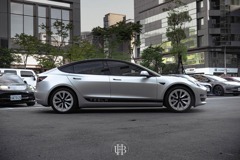 Tesla-Model3-懸浮式車頂設計-視覺分享-2
