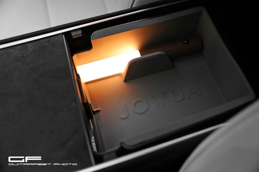 讓置物空間恢復秩序---Jowua-扶手箱收納盒+LED感應燈-for-Tesla-Model-3-10