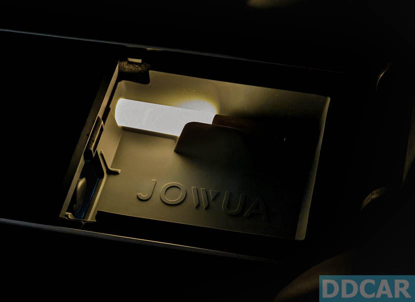 【雙重開箱】Jowua-Model-3-扶手箱收納盒-+-LED-智慧感應燈：這個光好好用、空間機能大增加！-1