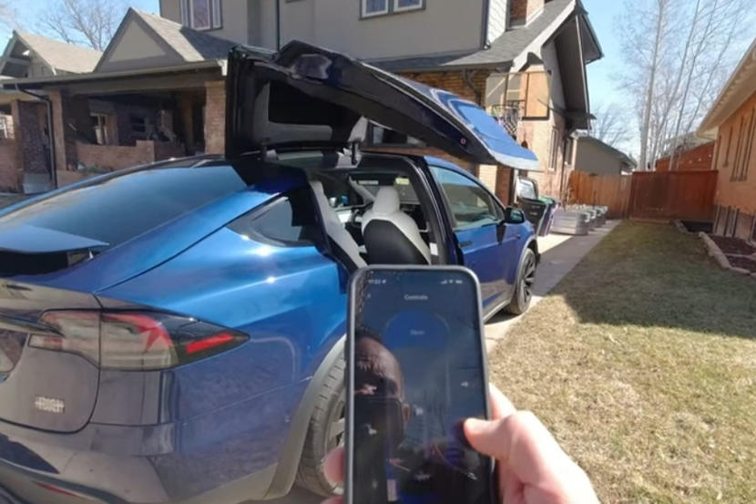 大改款-Tesla-Model-X-有新功能：透過手機-APP-就能遙控車門-自動開關-1