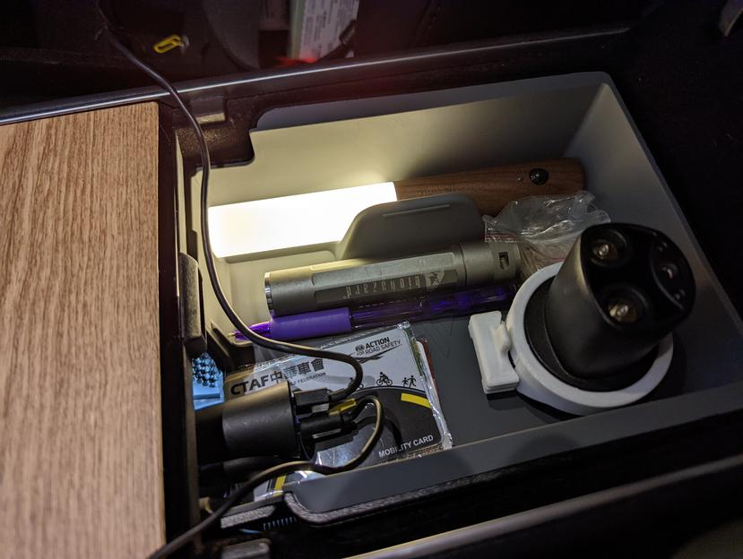 【開箱】Tesla-Model3-專用-Jowua-扶手箱收納盒＋LED-智能感應燈-10