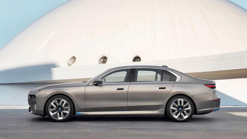 BMW-i7-豪華旗艦電動房車揭曉：續航力破-600-公里、可選配-31.3-吋-8K-後座螢幕-5