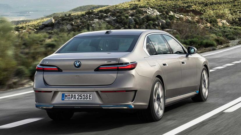 BMW-i7-豪華旗艦電動房車揭曉：續航力破-600-公里、可選配-31.3-吋-8K-後座螢幕-2