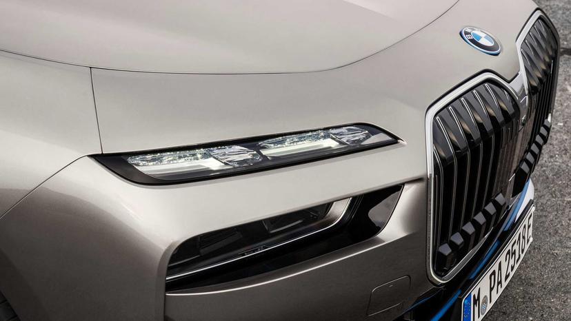 BMW-i7-豪華旗艦電動房車揭曉：續航力破-600-公里、可選配-31.3-吋-8K-後座螢幕-3
