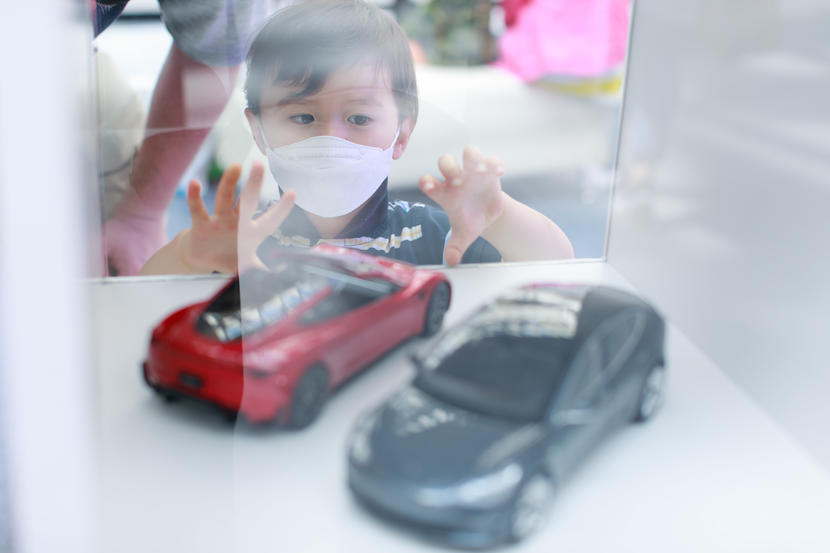 孩子的學習不能等！香港特斯拉快閃店設駕駛學院讓兒童也能體驗電動車-3