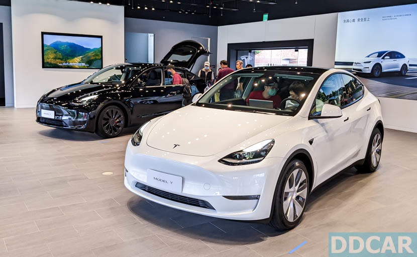 實車搶先直擊！德製-Model-Y-純電休旅正式進駐台灣特斯拉展間-1