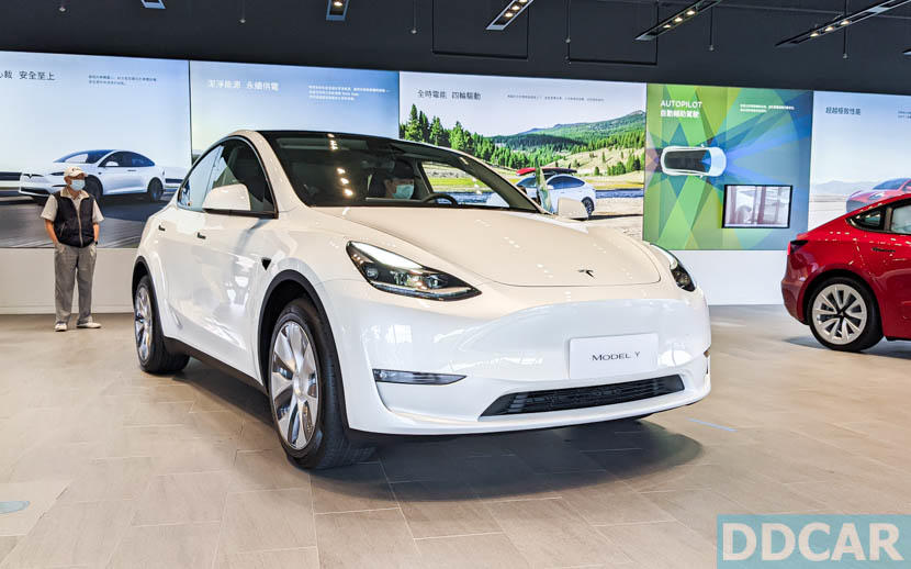 實車搶先直擊！德製-Model-Y-純電休旅正式進駐台灣特斯拉展間-3