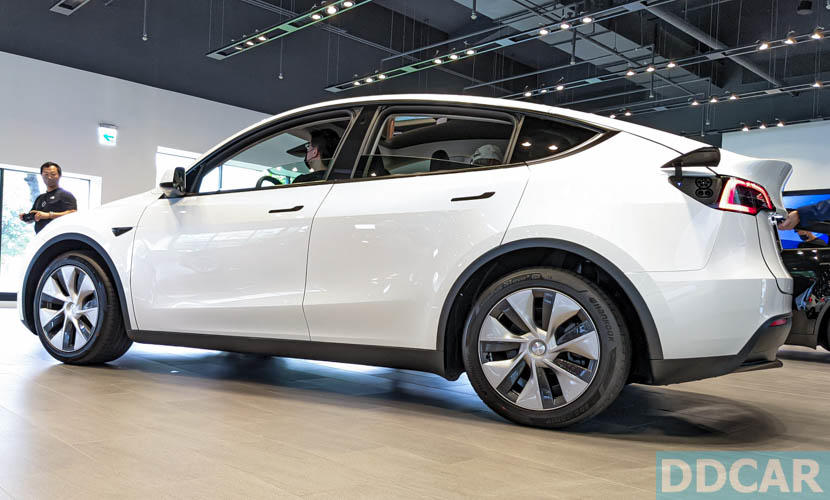 實車搶先直擊！德製-Model-Y-純電休旅正式進駐台灣特斯拉展間-5