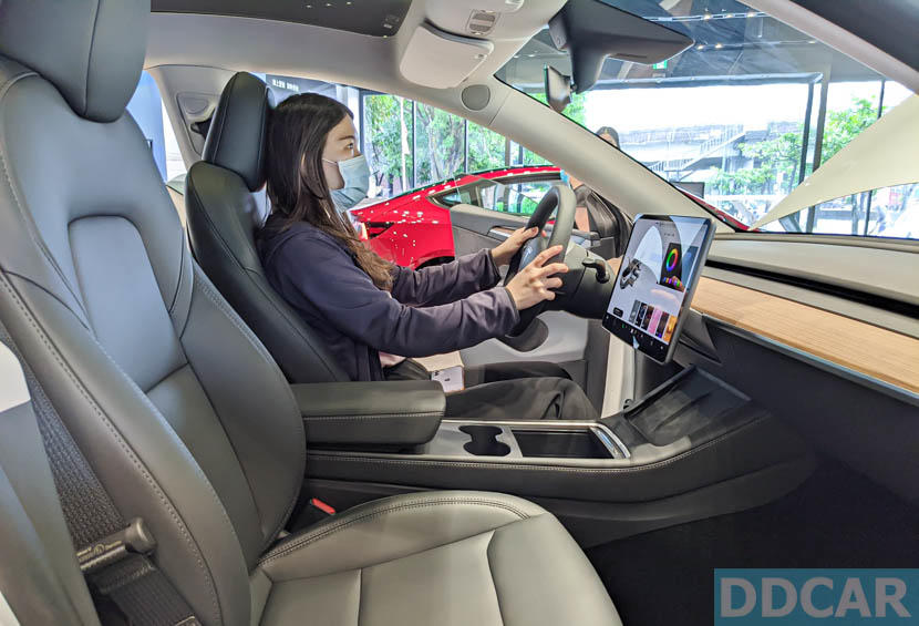 實車搶先直擊！德製-Model-Y-純電休旅正式進駐台灣特斯拉展間-11