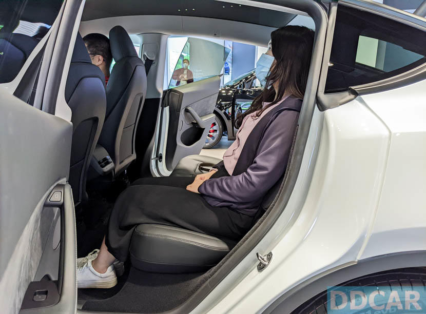 實車搶先直擊！德製-Model-Y-純電休旅正式進駐台灣特斯拉展間-12