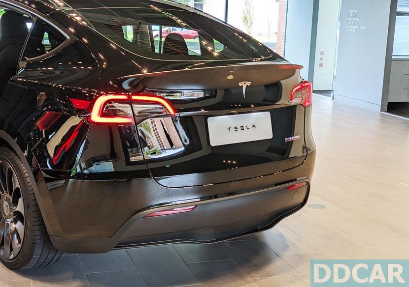 實車搶先直擊！德製-Model-Y-純電休旅正式進駐台灣特斯拉展間-6