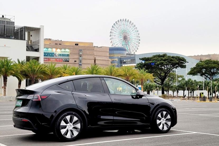 性價比太高了！Model-Y-人氣團購配件大集合：車主最愛買的轉接頭、腳踏墊、車內車外收納好物...總收錄-22-款！-1