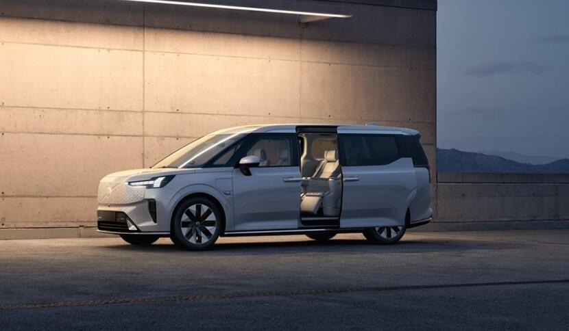 標配航空座椅和 15.6 吋後座螢幕,Volvo 發表 EM90 進軍豪華純電 MPV 市場::DDCAR 電動車