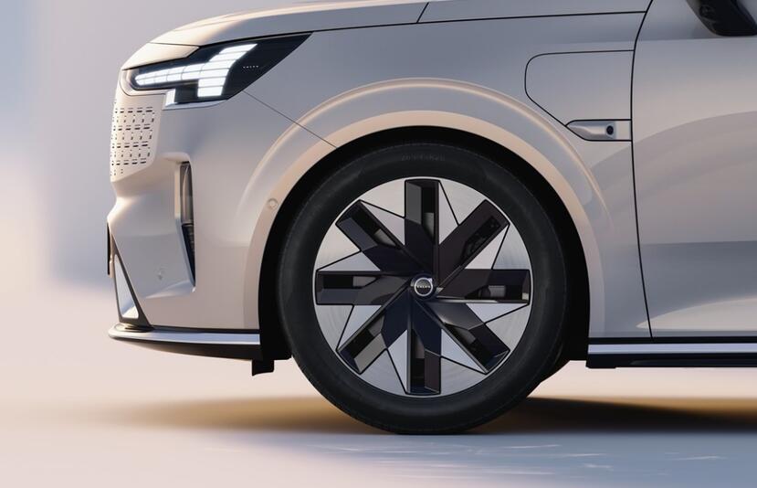 標配航空座椅和 15.6 吋後座螢幕,Volvo 發表 EM90 進軍豪華純電 MPV 市場::DDCAR 電動車