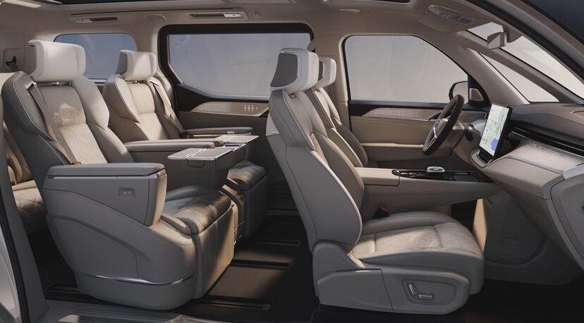 標配航空座椅和 15.6 吋後座螢幕,Volvo 發表 EM90 進軍豪華純電 MPV 市場::DDCAR 電動車