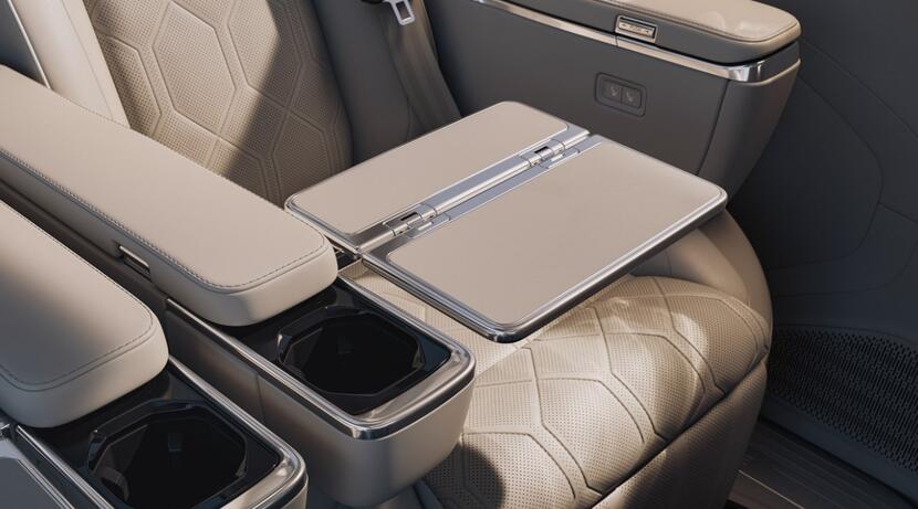 標配航空座椅和 15.6 吋後座螢幕,Volvo 發表 EM90 進軍豪華純電 MPV 市場::DDCAR 電動車
