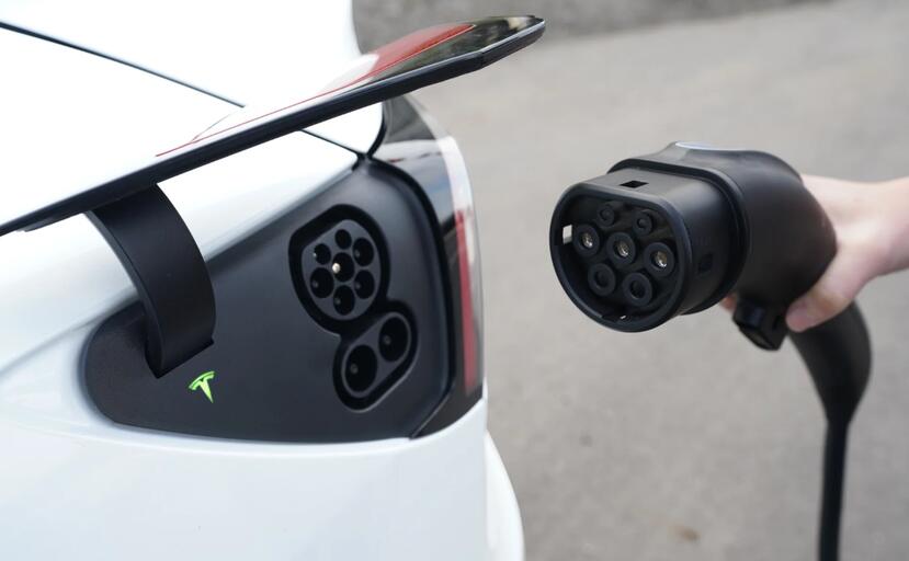 特斯拉-CCS2-新車主必備！JOWUA-AC-慢充轉接頭讓你全台都能「蹭電」-1