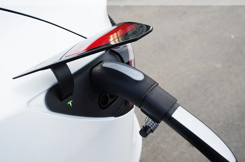 特斯拉-CCS2-新車主必備！JOWUA-AC-慢充轉接頭讓你全台都能「蹭電」-5